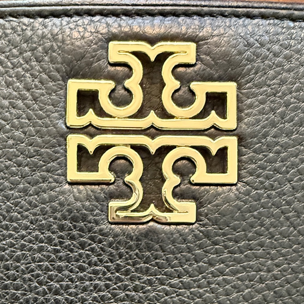 Tory Burch Black Leather Zip Wallet with Gold Logo - Picture 2 of 8
